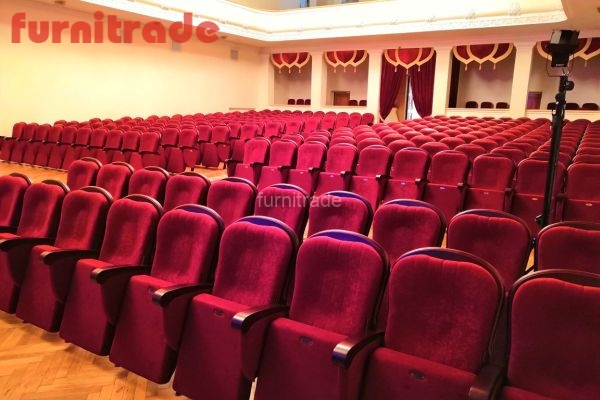 Театральные кресла в театре Адыгеи Майкоп