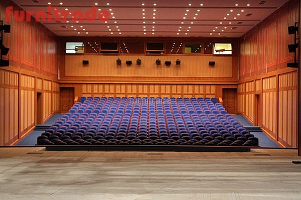 Кресла театральные модели Крым в зале театра
