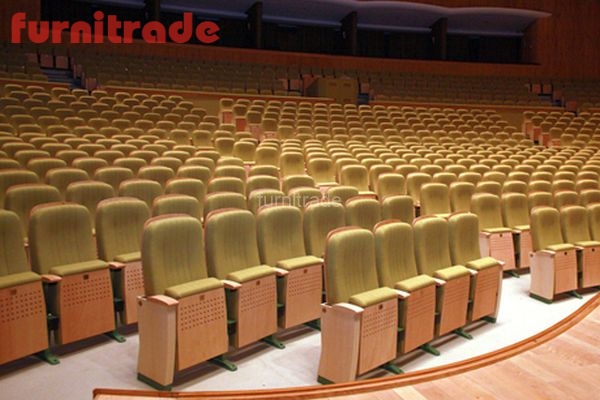 Зрительный зал с креслами для конференц-залов модели Бруселас Акад