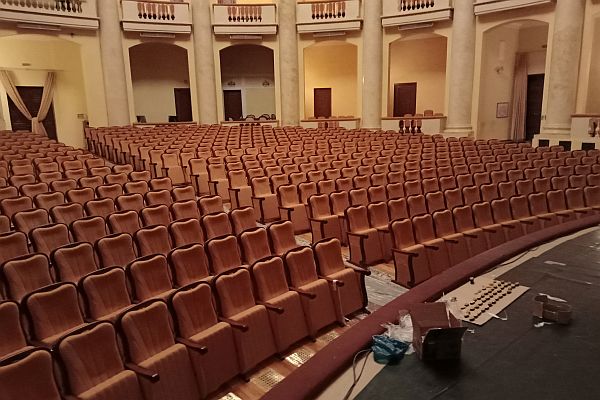 Театральные кресла Версаль в Сочи Зимний театр
