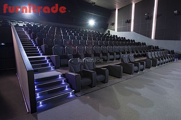 Кресла для кинотеатра модели Нуль в зрительном зале