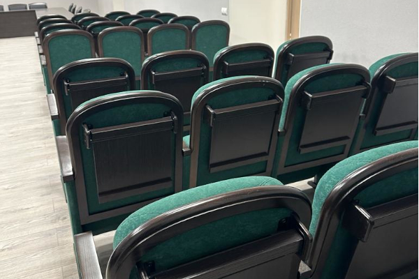 Кресла с пюпитром для конференц залов для прокуратуры Тамбова от производителя
