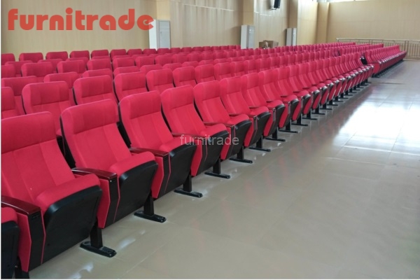 Театральные кресла FTD92 в зале аудитории